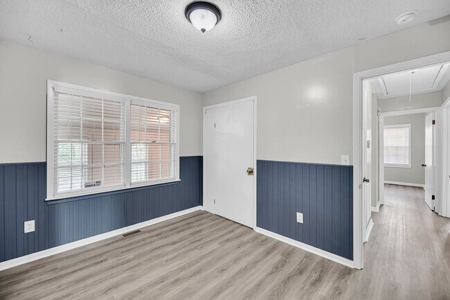 Building Photo - 2 Bed with Flex Space 1 Bath Home in Heart of West Ashley