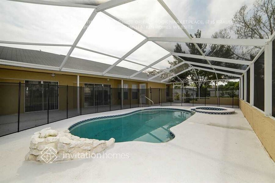 Building Photo - 10123 Briar Cir