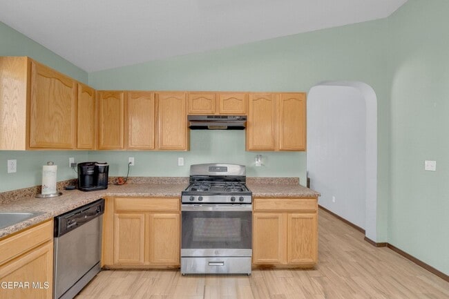 Building Photo - Northeast El Paso 3 bed with Refrig A/C an...