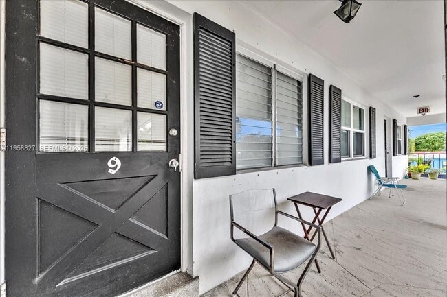 Building Photo - 707 S 19th Ave