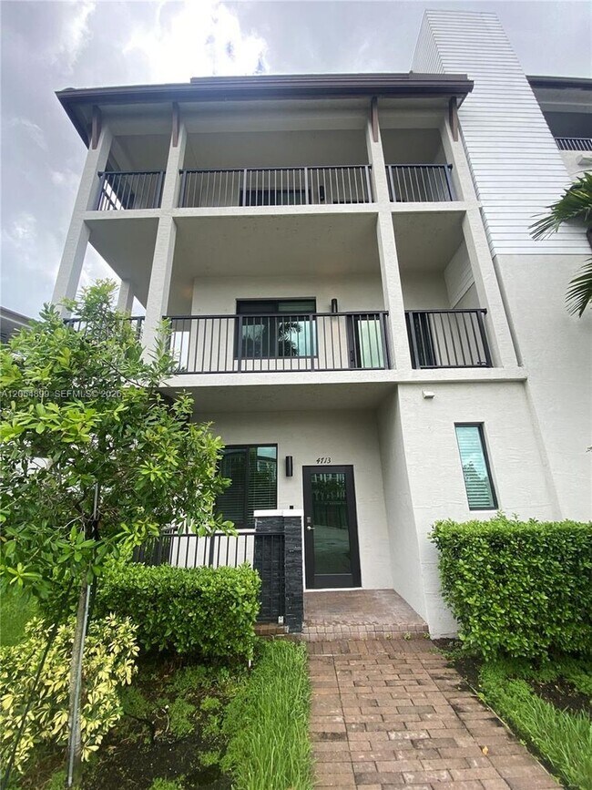 Building Photo - 4713 NW 84th Ct
