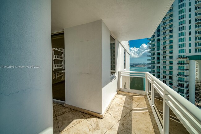 Building Photo - 901 Brickell Key Blvd