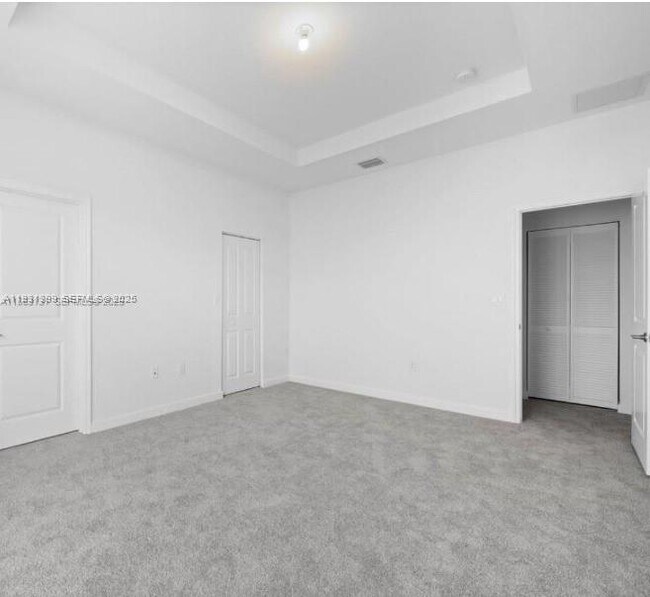 Building Photo - 701 SE 14th Ct