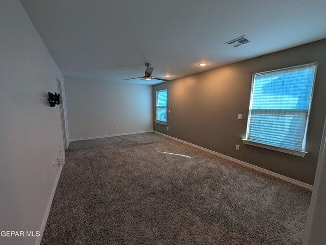 Building Photo - 517 La Entrada Cir