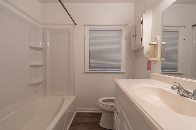 Building Photo - MOVE IN READY 4 Bedroom in Western Branch!