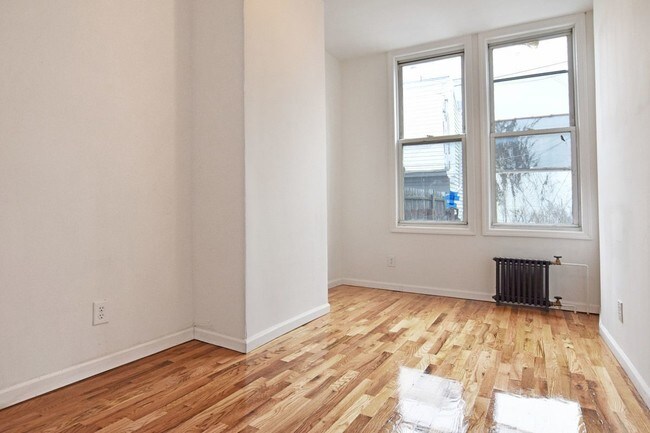 Primary Photo - 19-17 Greene Ave