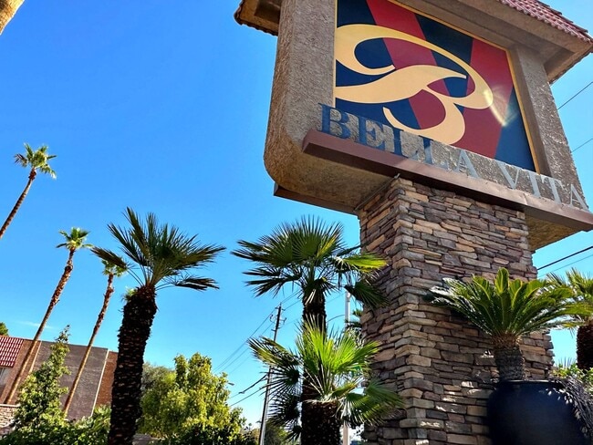 Building Photo - 3 BEDROOM, 2 BATH DOWNSTAIRS CONDO IN GUARD GATED COMMUNITY