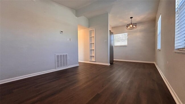 Building Photo - 21543 Kenyon Ave