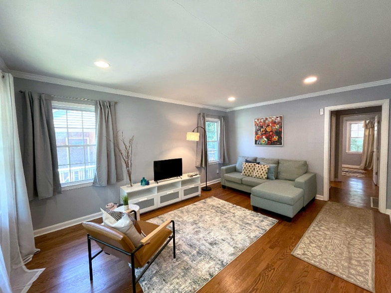 Building Photo - 1408 Lockwood Dr SW