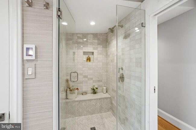 Building Photo - 3418 Reservoir Rd NW