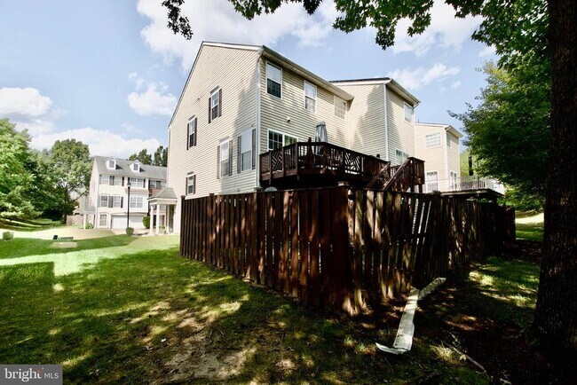 Building Photo - 1211 Ring Bill Loop