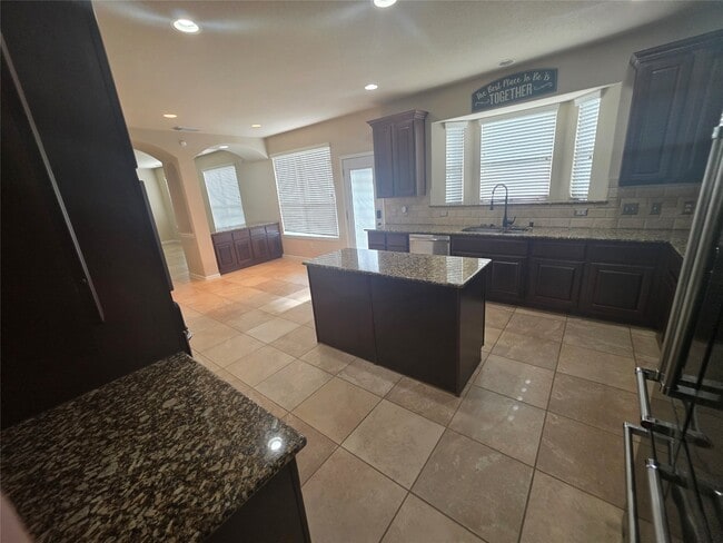 Building Photo - 2520 Garnetfield Ln