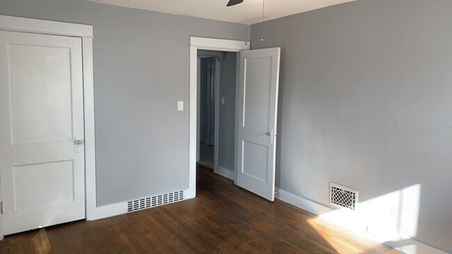 Building Photo - 128.5 Pointview