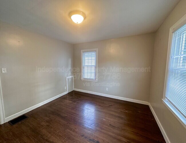 Building Photo - 2801 Kenmore Ave
