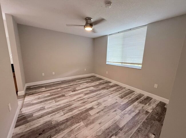 Building Photo - 300 Scotia Dr