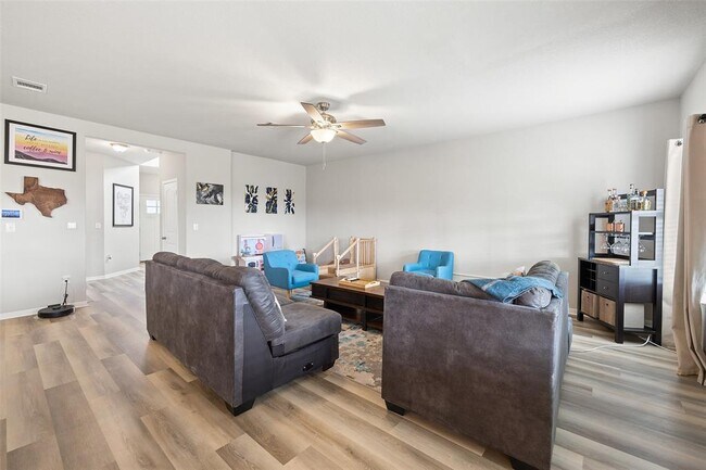 Building Photo - 1405 Fairhaven Gtwy