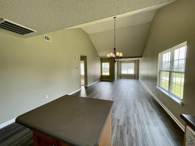 Building Photo - 107 Northpointe Dr