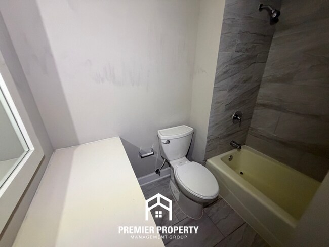 Building Photo - Charming 3BR/2BA Bartlett Area Home | Vaulted Ceilings, Fireplace & Stainless Steel Stove