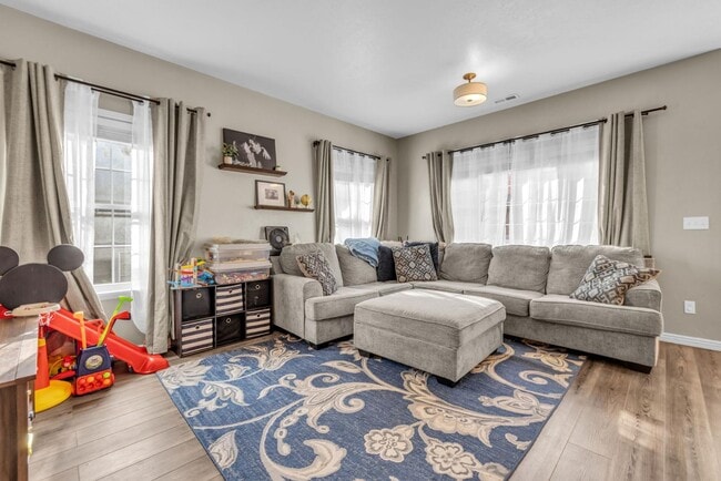 Building Photo - 1503 N August Dr