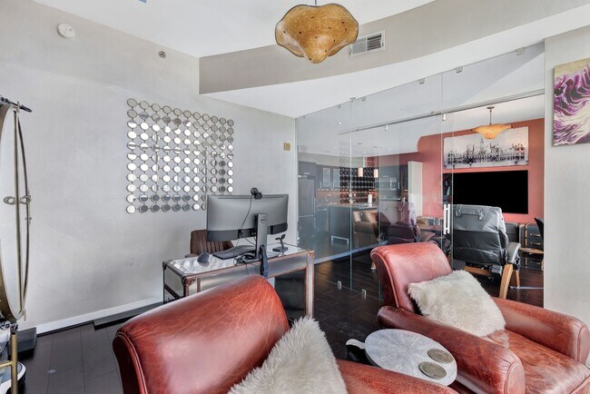 Building Photo - Fully Furnished 15th Floor Condo At Icon I...
