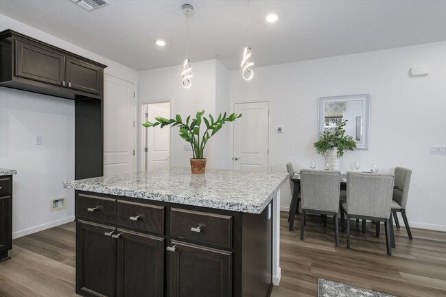 Building Photo - Modern Living in Natomas!