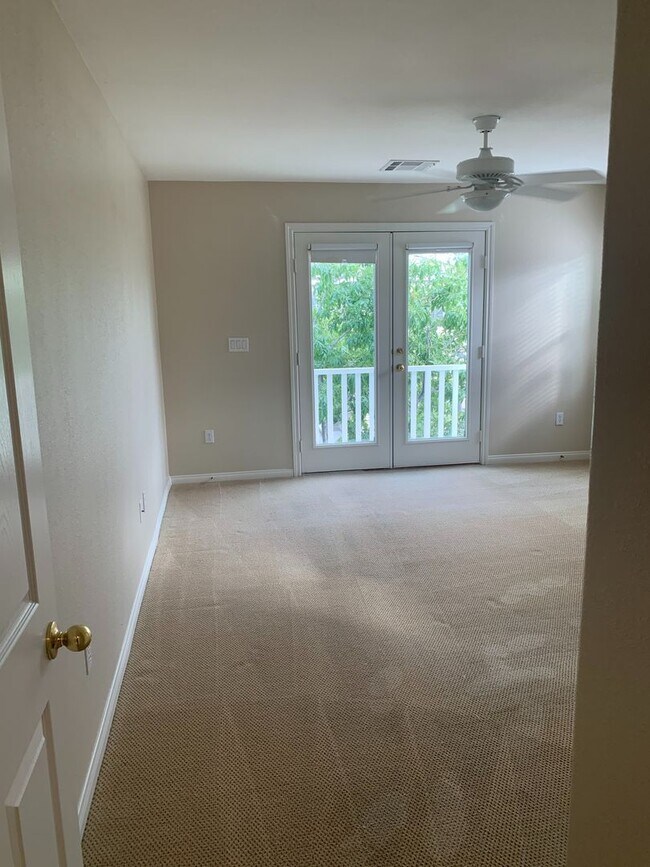 Building Photo - Cozy Two Bed Home