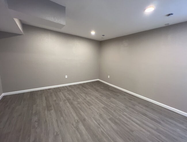 Building Photo - 3 Bed 1 Bath in Denver's Elyria Swansea Neighborhood