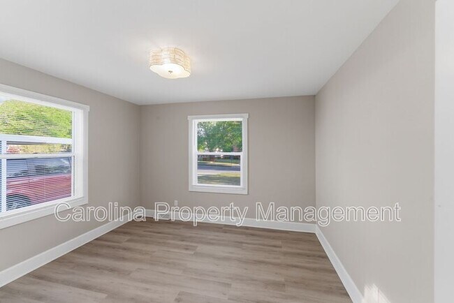 Building Photo - 2405 Greenland Ave