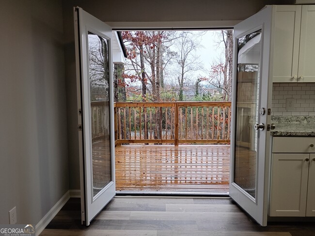 Building Photo - 10 Oak Mt Dr