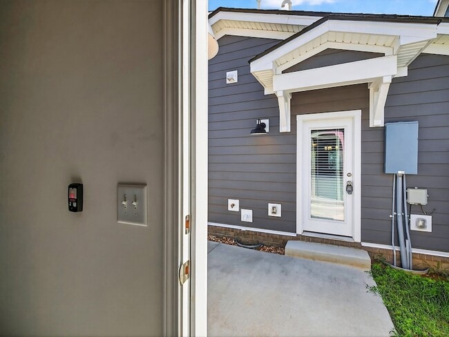 Building Photo - 3254 Tasker Dr