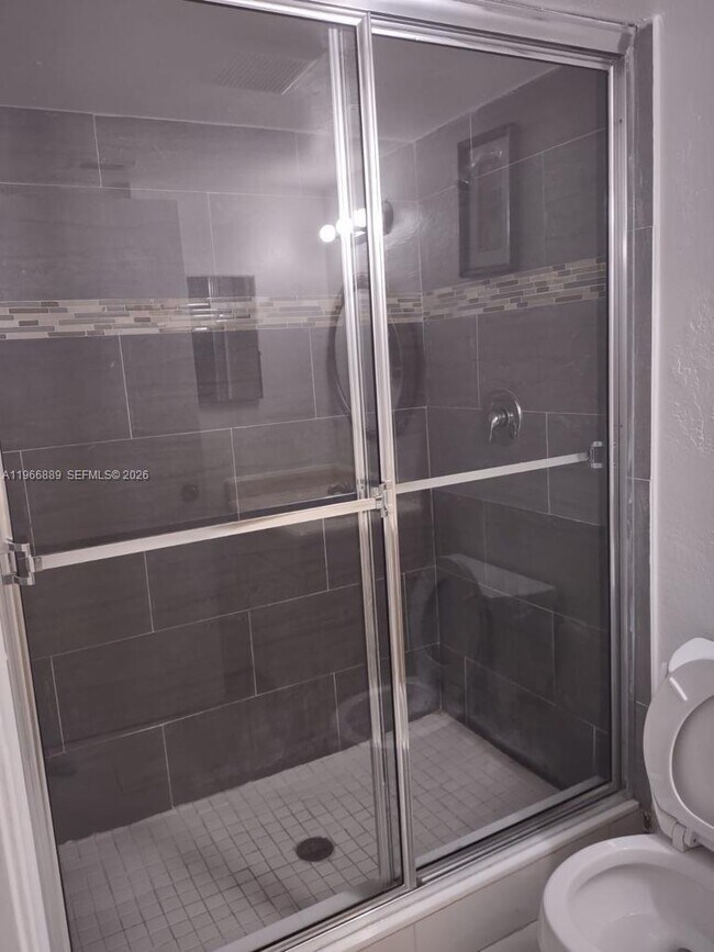 Building Photo - 1880 N Congress Ave