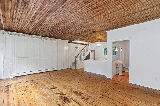 Building Photo - 457 Dunham Rd