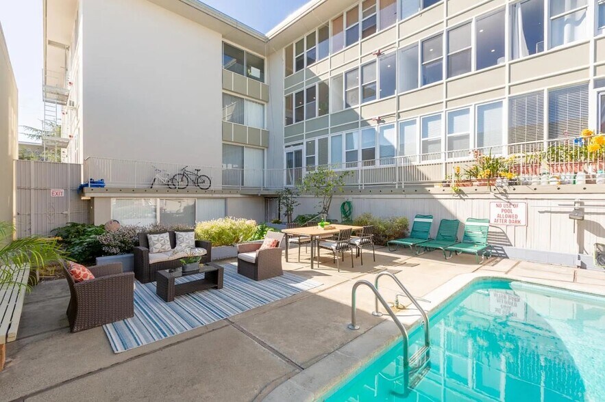 Building Photo - 2655 Edison St