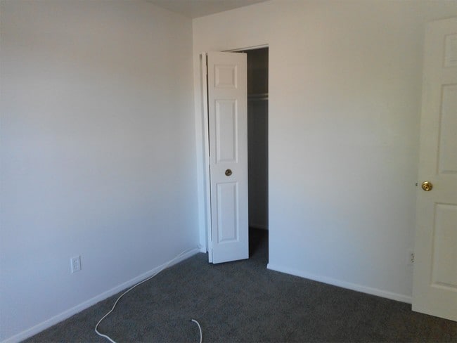 Building Photo - 22 Anchor Ct