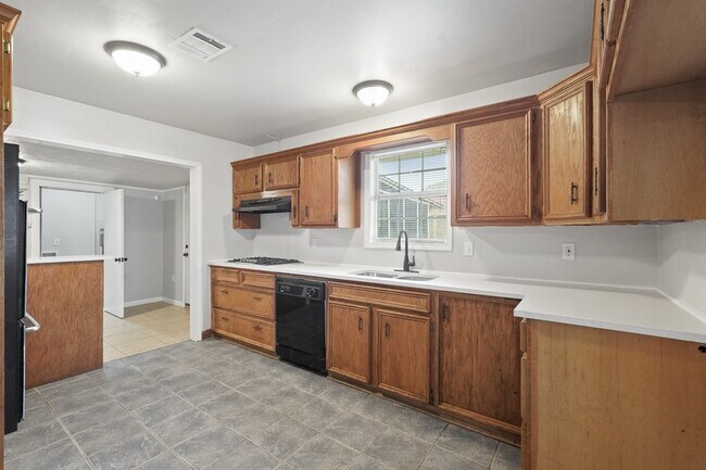 Building Photo - 5966 Doulton Dr
