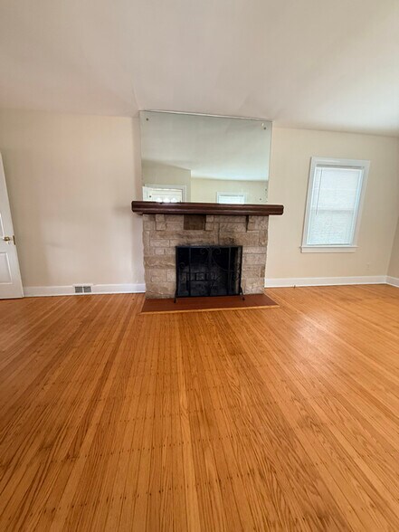 Building Photo - 215 Norbourne Blvd