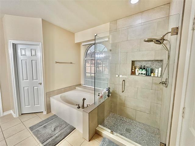 Building Photo - 2122 Trickling Creek Dr