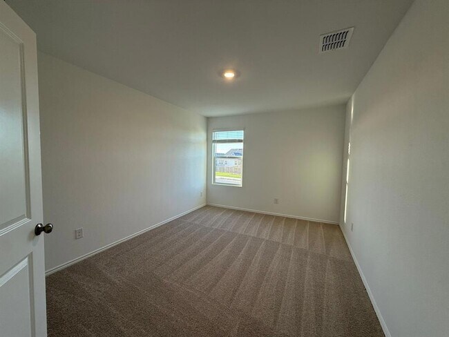 Building Photo - 561 Sormonne Lp