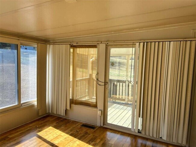 Building Photo - 4642 Elmherst Dr