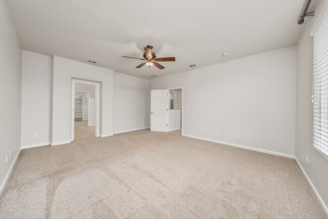 Building Photo - Spacious 4 Bedroom Home in Desirable Roseville Neighborhood