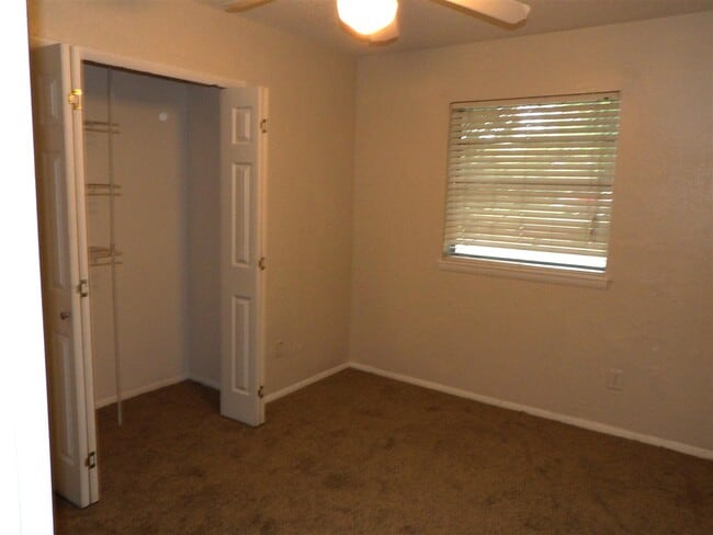 Building Photo - 3903 SE Camden Way