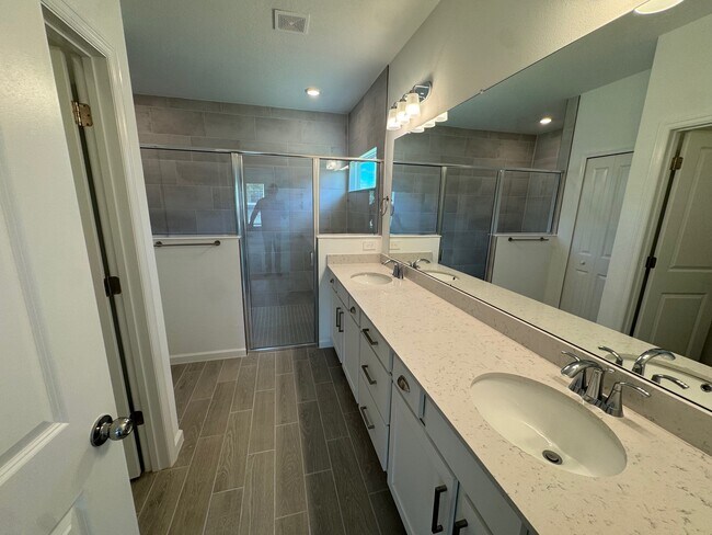 Building Photo - 13717 NW Convergence Blvd