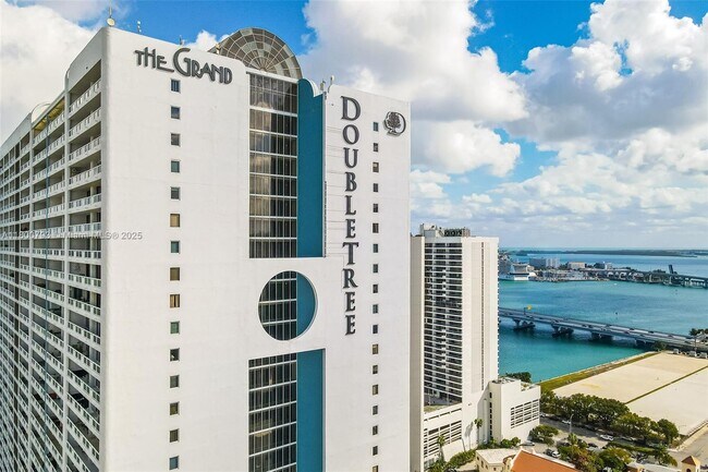 Building Photo - 1717 N Bayshore Dr