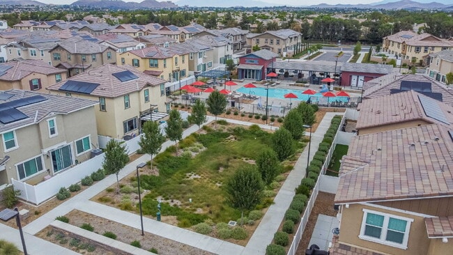 Building Photo - Brand-new must-see 3-bedroom/2.5-bath near...