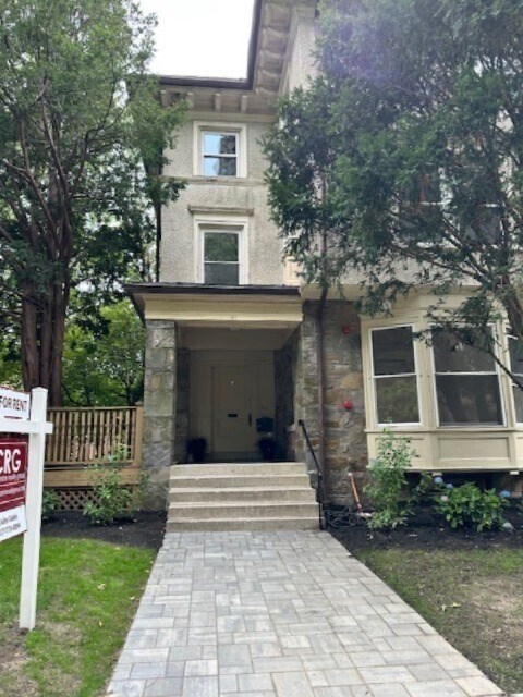 Building Photo - 21 Regent Cir