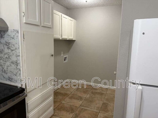 Building Photo - 12429 E 11th Ct