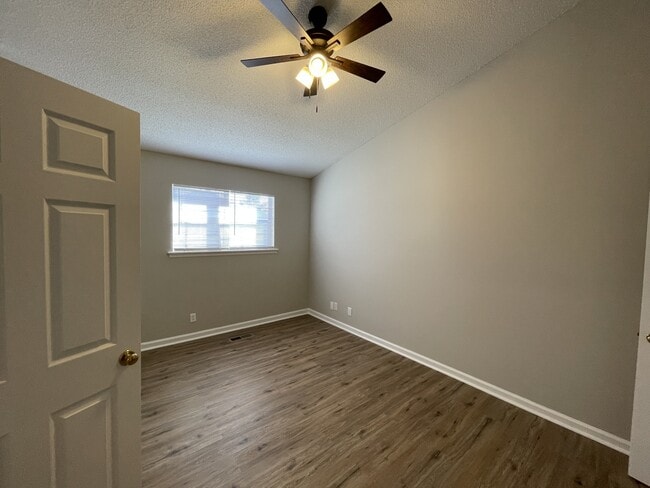 Building Photo - 1085 Stones Throw Dr NW