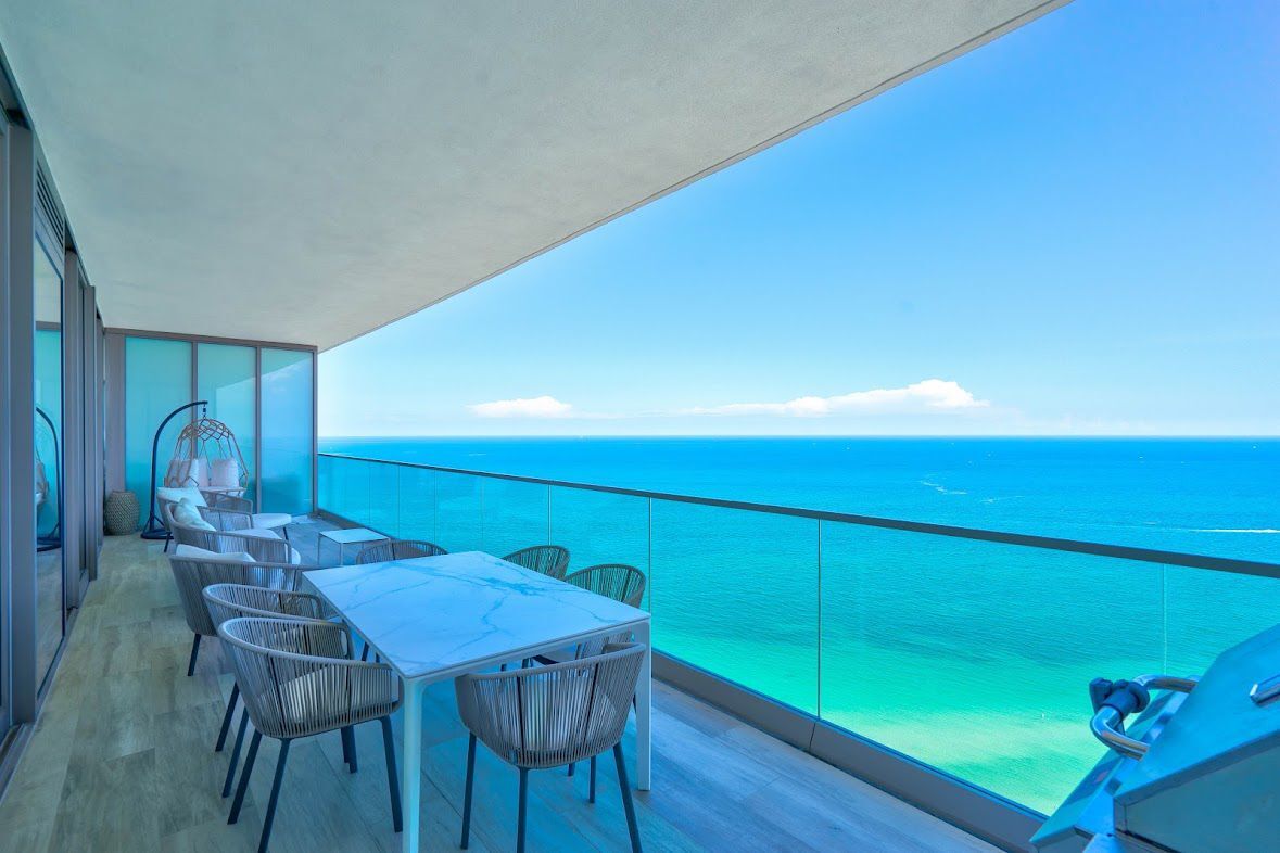 Building Photo - 18975 Collins Ave