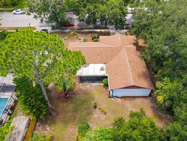 Building Photo - 5515 Albert Dr