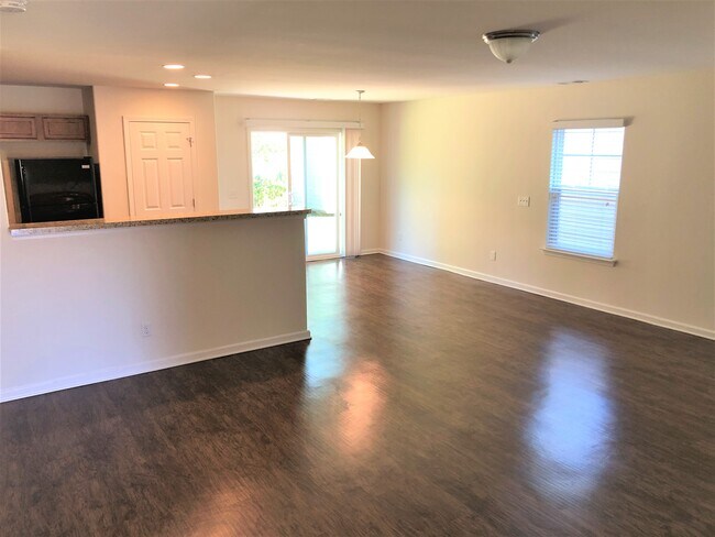 Building Photo - 82 Roseberry Cir